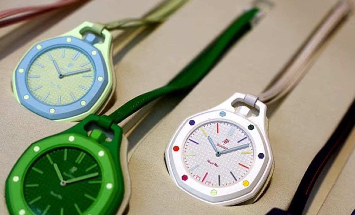 Πανικός για το νέο Swatch: Δακρυγόνα, αστυνομικοί σκύλοι και χάος για ένα ρολόι των 335 ευρώ