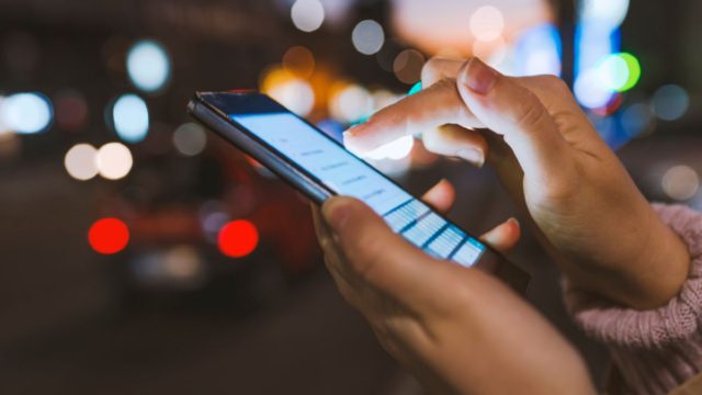Νιώθεις πως κινδυνεύεις στον δρόμο; Αυτό είναι το επίσημο app του Δήμου Αθηναίων για να ειδοποιήσεις την Αστυνομία