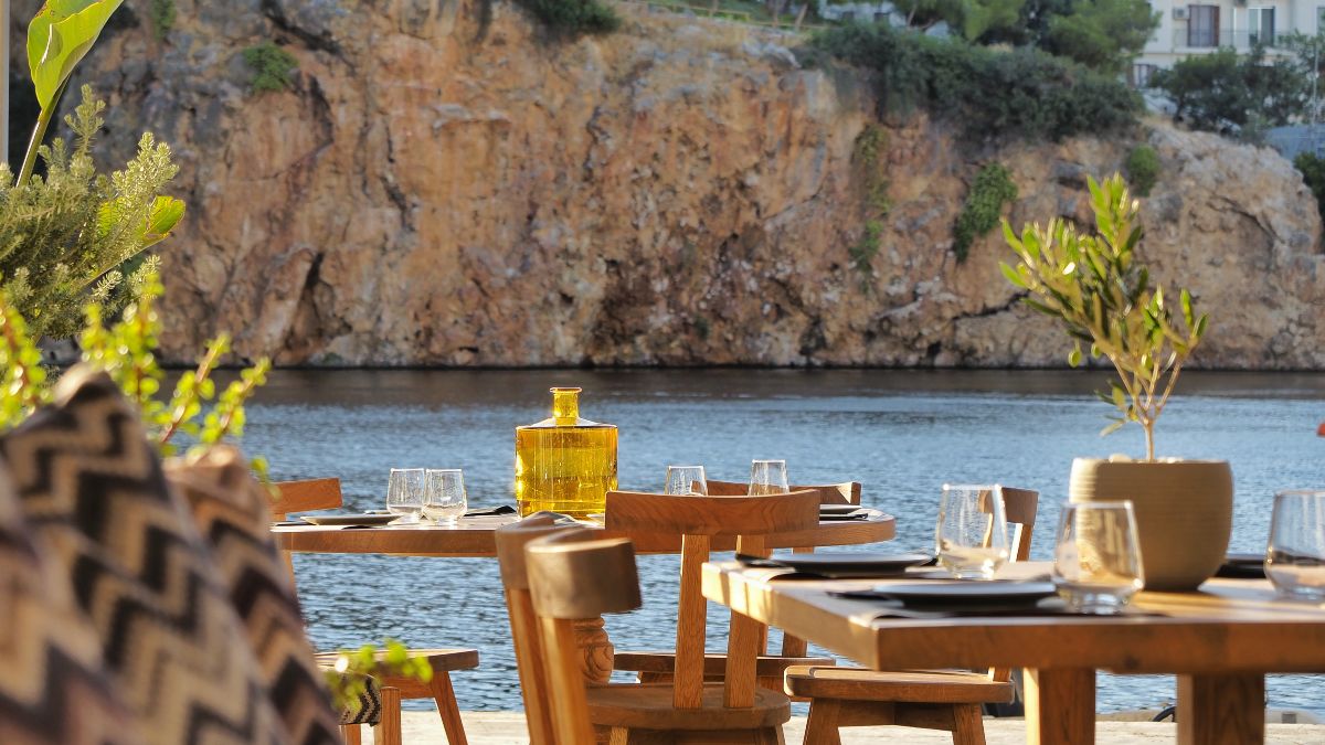 Skala by the Lake: Aνακάλυψε το πιο ατμοσφαιρικό dining spot στον Άγιο Νικόλαο