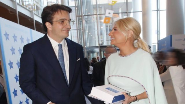 Γάμος Σκορδά – Αθανασιάδη: Το παρασκήνιο, το άγχος της Φαίης, το «σβήσε-γράψε» και οι 1000 καλεσμένοι από την showbiz