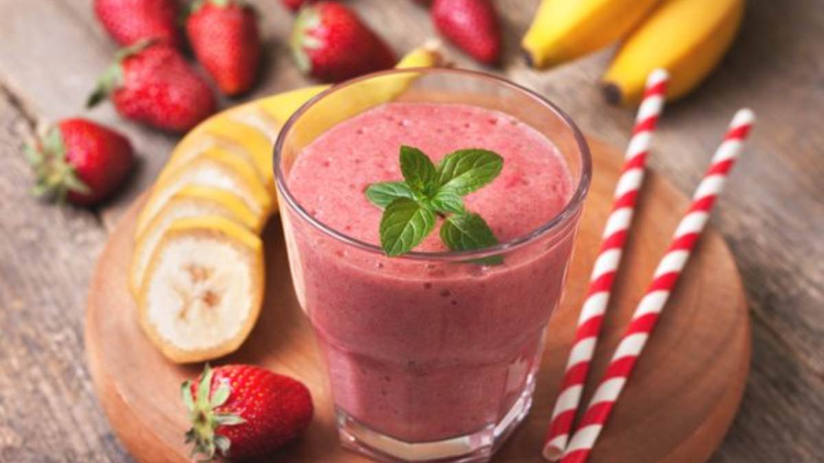Smoothie με μπανάνα, φράουλα και αμύγδαλα