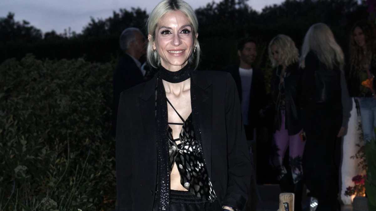 Η Σοφία Καρβέλα έγινε fashion coach και οι τιμές της κάνουν αίσθηση