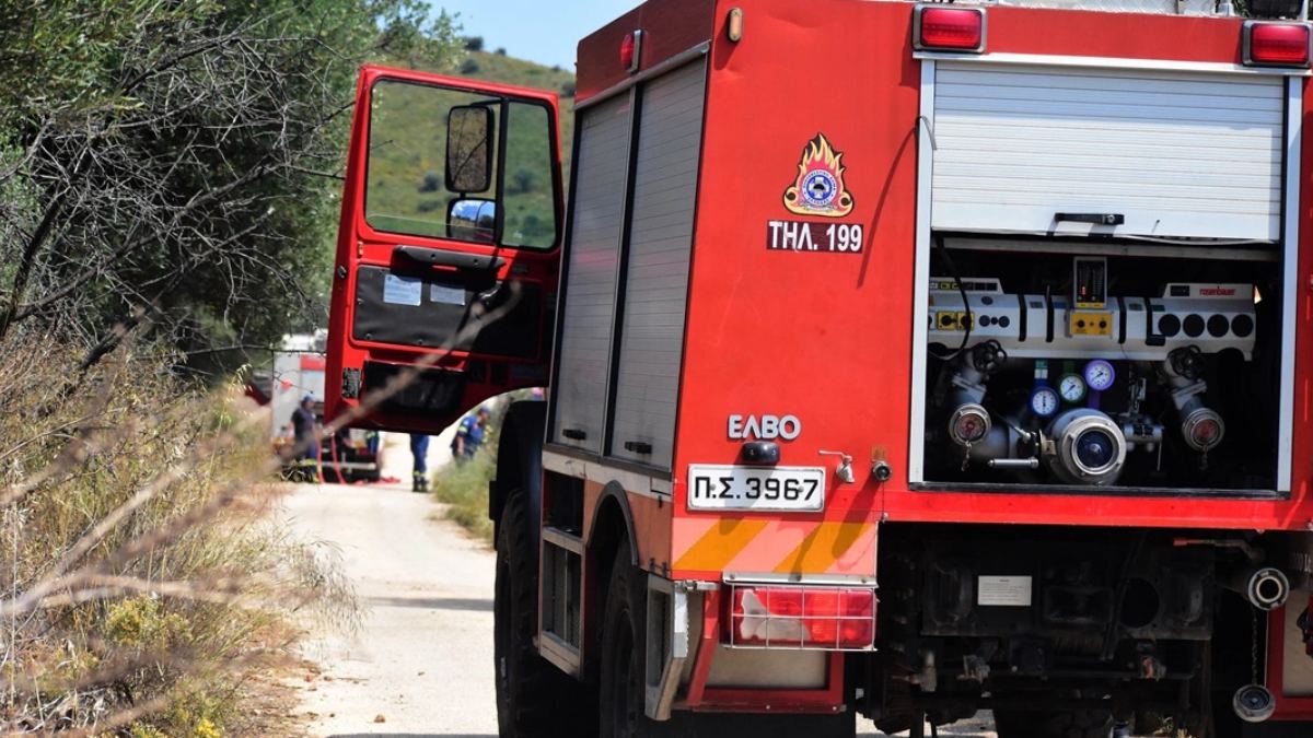 Σορός άνδρα εντοπίστηκε σε φλεγόμενο όχημα