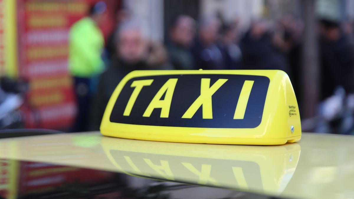 Τρόμος στους δρόμους της Αθήνας: Μαχαίρι στην κοιλιά και ζώνη στον λαιμό οδηγών ταξί