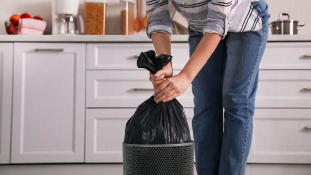 Σκουπίδια στο σπίτι: Τα απλά tips που αλλάζουν την καθαριότητα και εξαφανίζουν τις άσχημες μυρωδιές