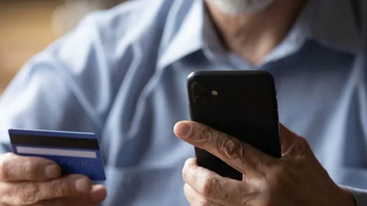 Τα θύματα δέχονταν τηλεφωνικές κλήσεις από άτομα που εμφανίζονταν ως σύμβουλοι επενδύσεων
