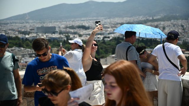 Οι τουρίστες σε σοκ με την Αθήνα: Οι τρεις λόγοι που χαλάνε την εικόνα της πόλης – Γιατί φεύγουν με παράπονα