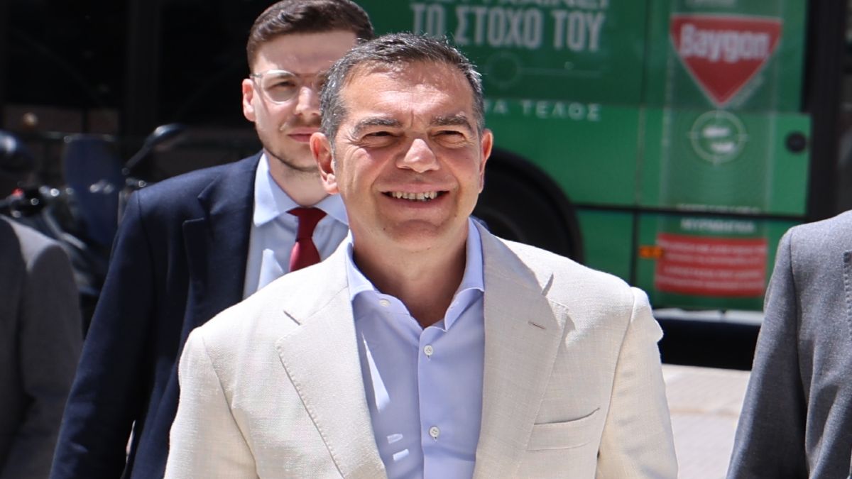 Αλέξης Τσίπρας: Κατέθεσε τις υπογραφές της ΕΛΑΣ στον Άρειο Πάγο – «Σημαία μας είναι η Δημοκρατία»
