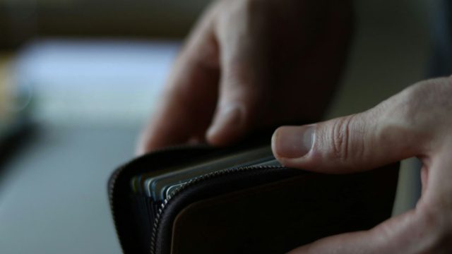 Πώς να μαζέψεις 4.500 ευρώ τον χρόνο εύκολα και απλά