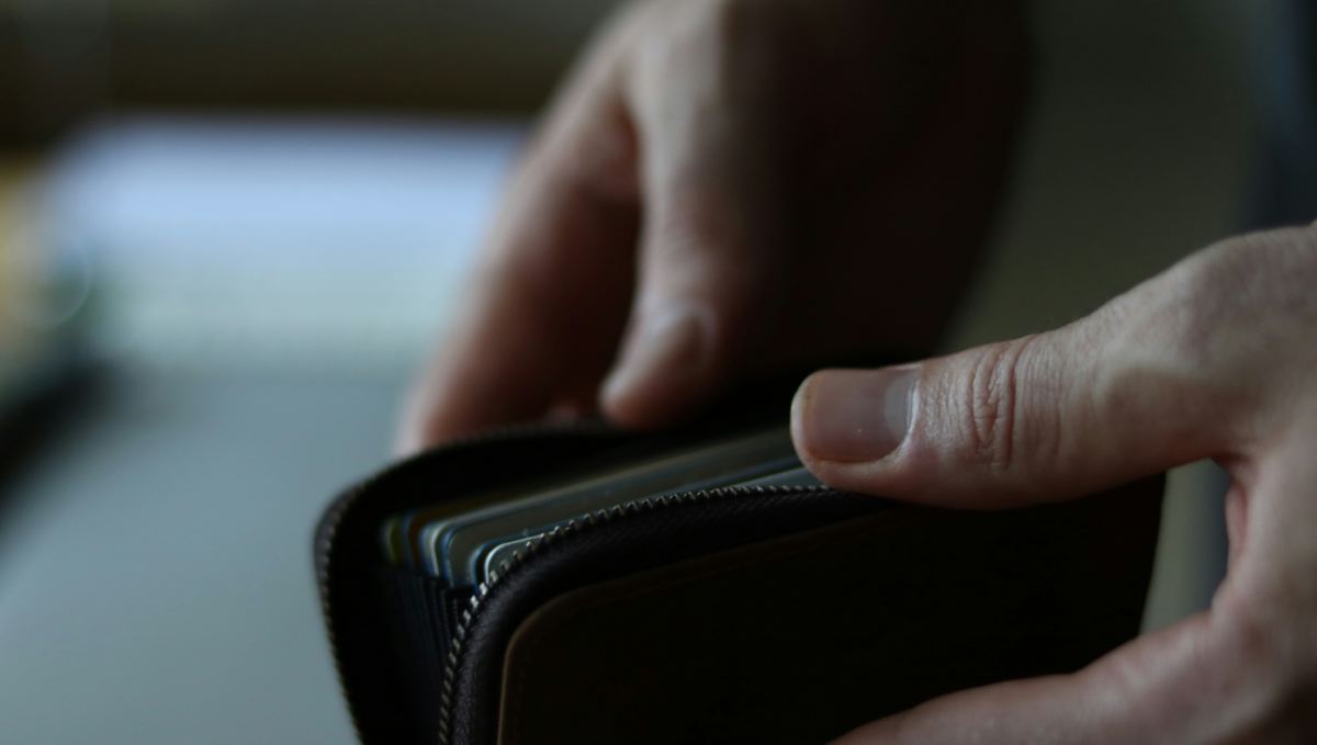 Πώς να μαζέψεις 4.500 ευρώ τον χρόνο εύκολα και απλά