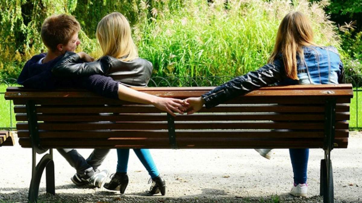 «Κάτι θα κάνω καλά»: Άνδρας ομολογεί πως κερατώνει συνέχεια την γυναίκα του μετά από 35 χρόνια γάμου και προκαλεί οργή