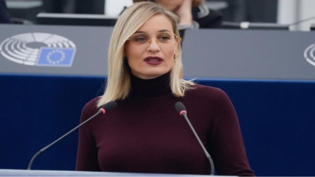 Σκληρή κριτική Μελέτη σε Καρυστιανού: «Θα χρειαστεί τον Γιούρι Γκέλερ,για να βγάζει λαγούς από το καπέλο με τις υποσχέσεις που δίνει»
