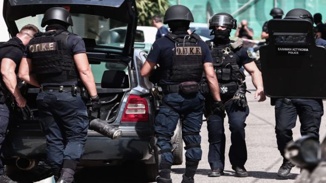 Ασπρόπυργος: Ξήλωσαν 3 χιλιόμετρα παράνομα καλώδια – 9 συλλήψεις για ρευματοκλοπή-μαμούθ
