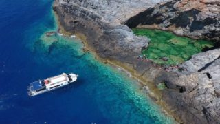Πράσινη λίμνη στα Κύθηρα: Ένας κρυφός επίγειος παράδεισος σε σχήμα καρδιάς