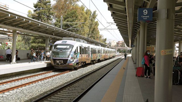 Θρίλερ στον Σταθμό Λαρίσης: Άνδρας κρεμάστηκε από τα καλώδια των τρένων για να βάλει τέλος στην ζωή του – Διακοπή κυκλοφορίας και ακυρώσεις δρομολογίων