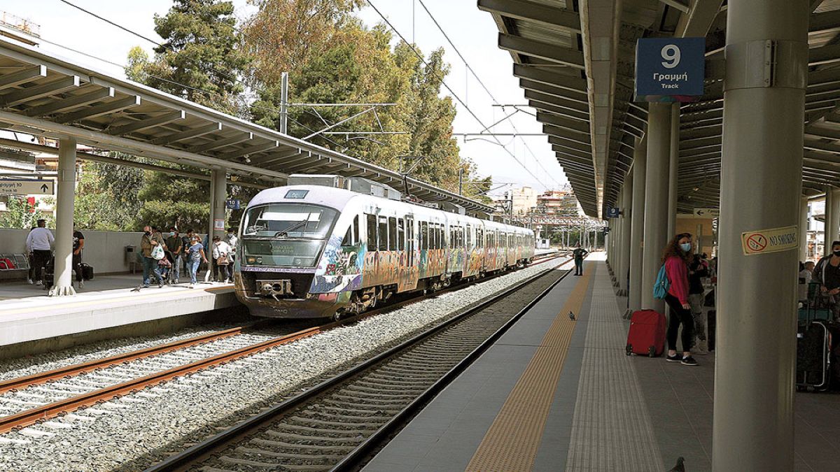 Θρίλερ στον Σταθμό Λαρίσης: Άνδρας κρεμάστηκε από τα καλώδια των τρένων για να βάλει τέλος στην ζωή του – Διακοπή κυκλοφορίας και ακυρώσεις δρομολογίων