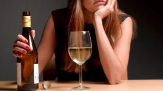 Σοβαρή προειδοποίηση επιστημόνων: Το αλκοόλ συνδέεται με πάνω από 60 ασθένειες