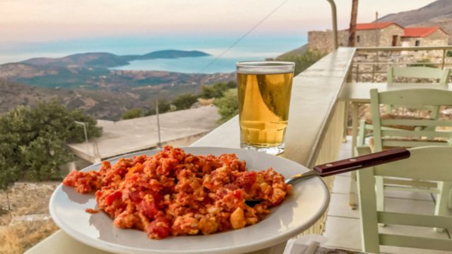 Το «μπαλκόνι» στη Μάνη που δεν ήξερες ότι υπάρχει: Εκεί που η θέα σου κόβει την ανάσα και το κρέας «λιώνει» στο στόμα!