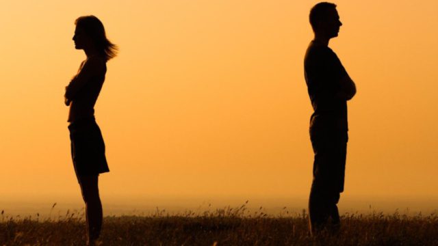 Όταν η σχέση τελειώνει: 5 σημάδια που δείχνουν ότι ο χωρισμός πλησιάζει