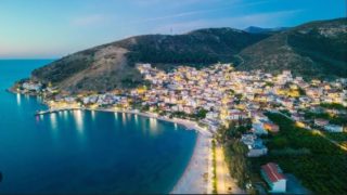 Ένα αυθεντικό ψαροχώρι μόλις 2 ώρες από την Αθήνα: Ο «κρυφός» επίγειος παράδεισος που ελάχιστοι γνωρίζουν