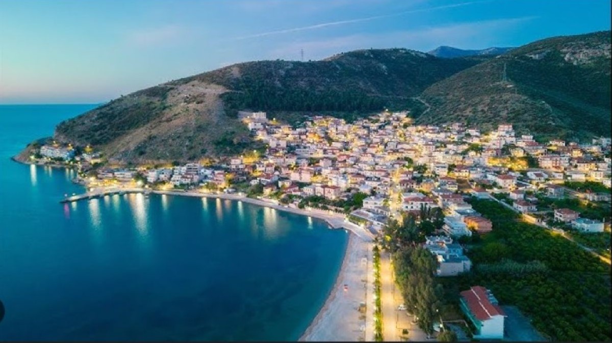 Ένα αυθεντικό ψαροχώρι μόλις 2 ώρες από την Αθήνα: Ο «κρυφός» επίγειος παράδεισος που ελάχιστοι γνωρίζουν