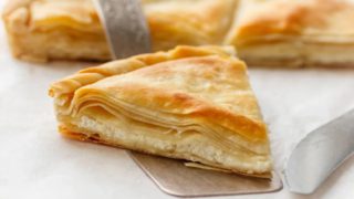 Τυρόπιτα με φρέσκο φύλλο που… θα σε ξετρελάνει
