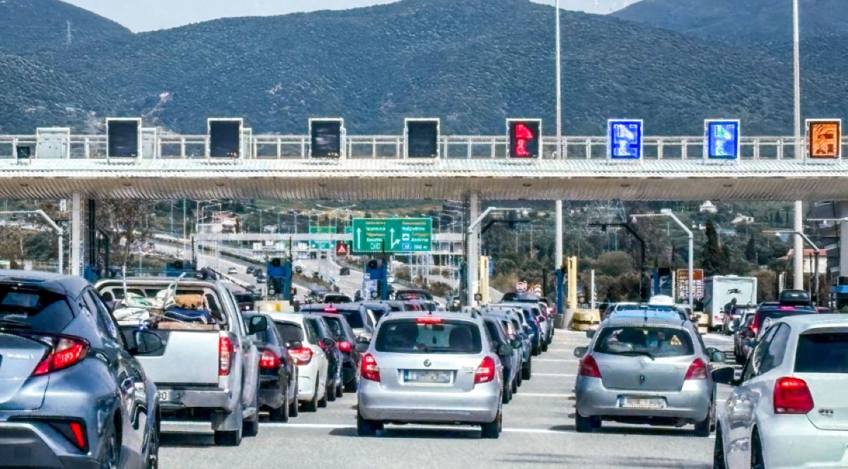 Σοβαρά προβλήματα στην κυκλοφορία των οχημάτων στο ρεύμα προς Ελευσίνα