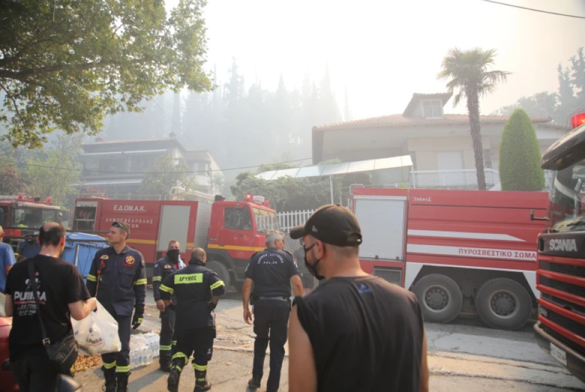 Μεγάλη φωτιά στο Δερβένι (eurokinissi)