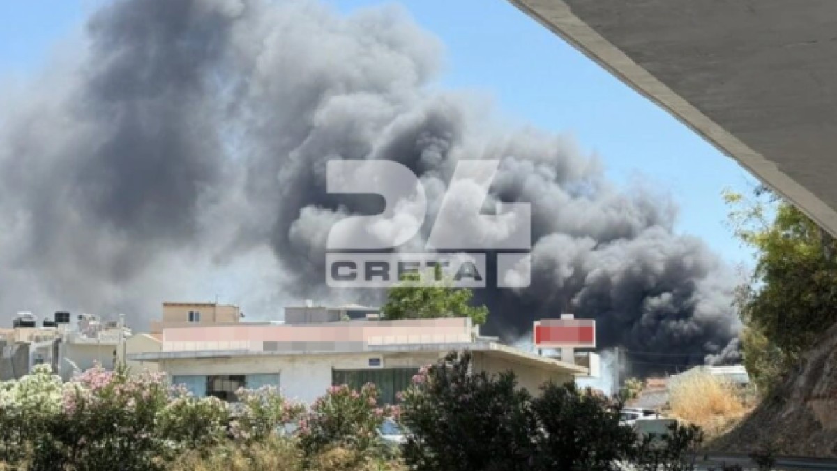 Κάλυψε τον ουρανό του Ηρακλείου ο καπνός