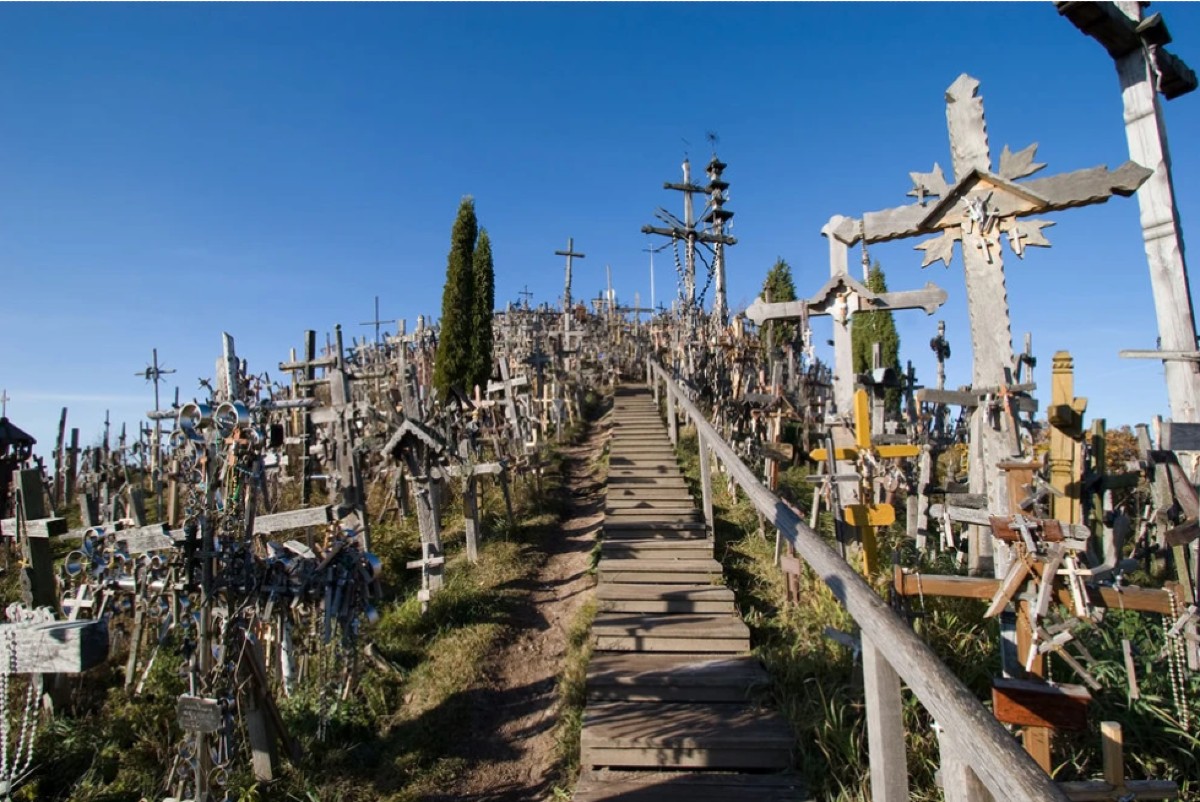 Περισσότεροι από 55.000 μεγάλοι σταυροί