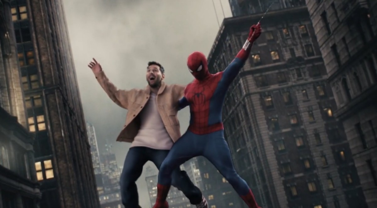 Ο Spider-Man οδηγεί τον Λιονέλ Μέσι σε μια εντυπωσιακή βόλτα ανάμεσα στους ουρανοξύστες της Νέας Υόρκης