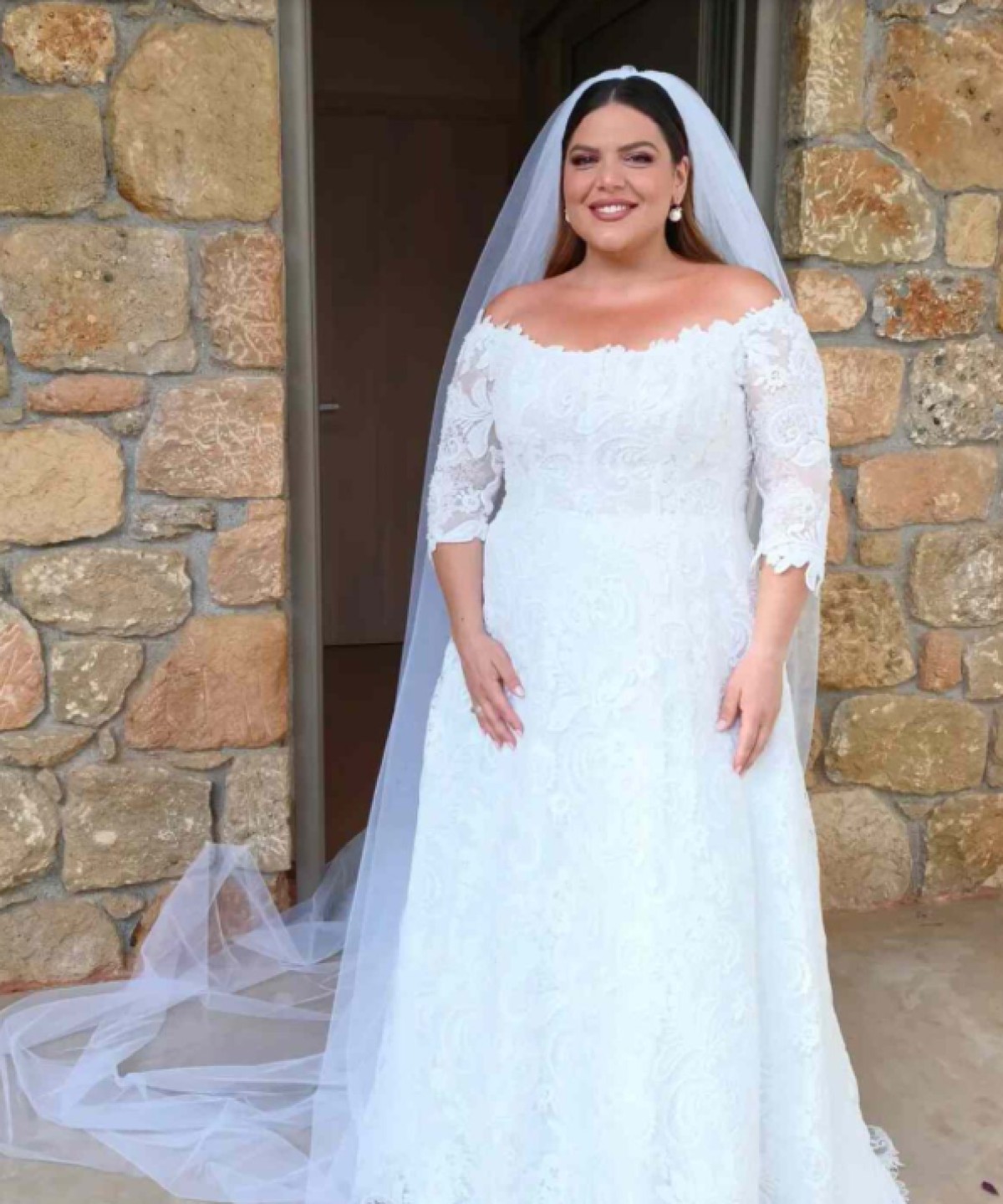 Η Δανάη Μπάρκα ως νυφούλα