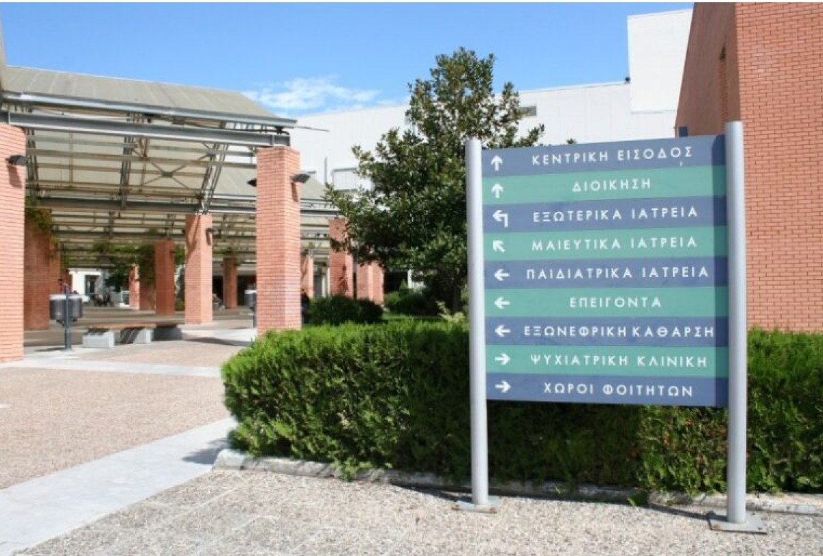 Η νεαρή γυναίκα μεταφέρθηκε με ασθενοφόρο του ΕΚΑΒ στο Γενικό Νοσοκομείο Παπαγεωργίου.