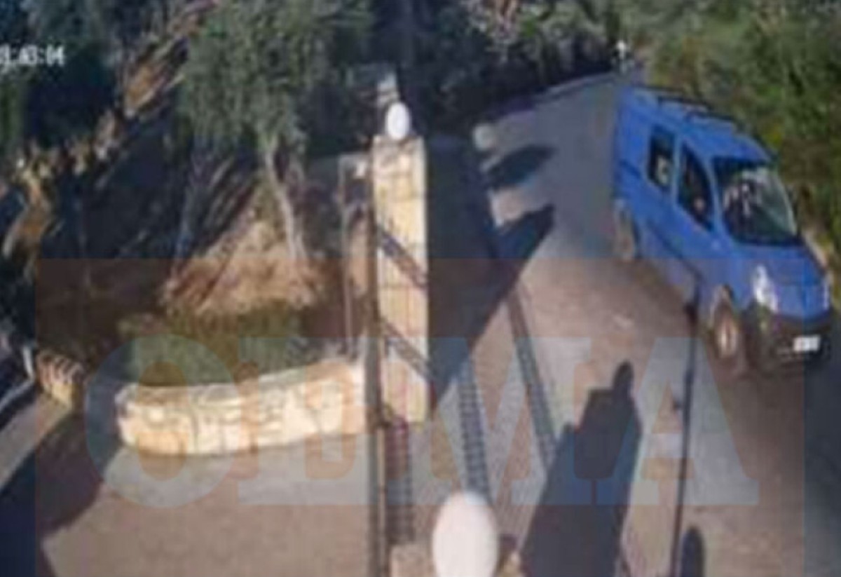 Το μπλε βανάκι του δράστη στις 30/5 να πηγαίνει  προς την περιοχή των Μουρνιών