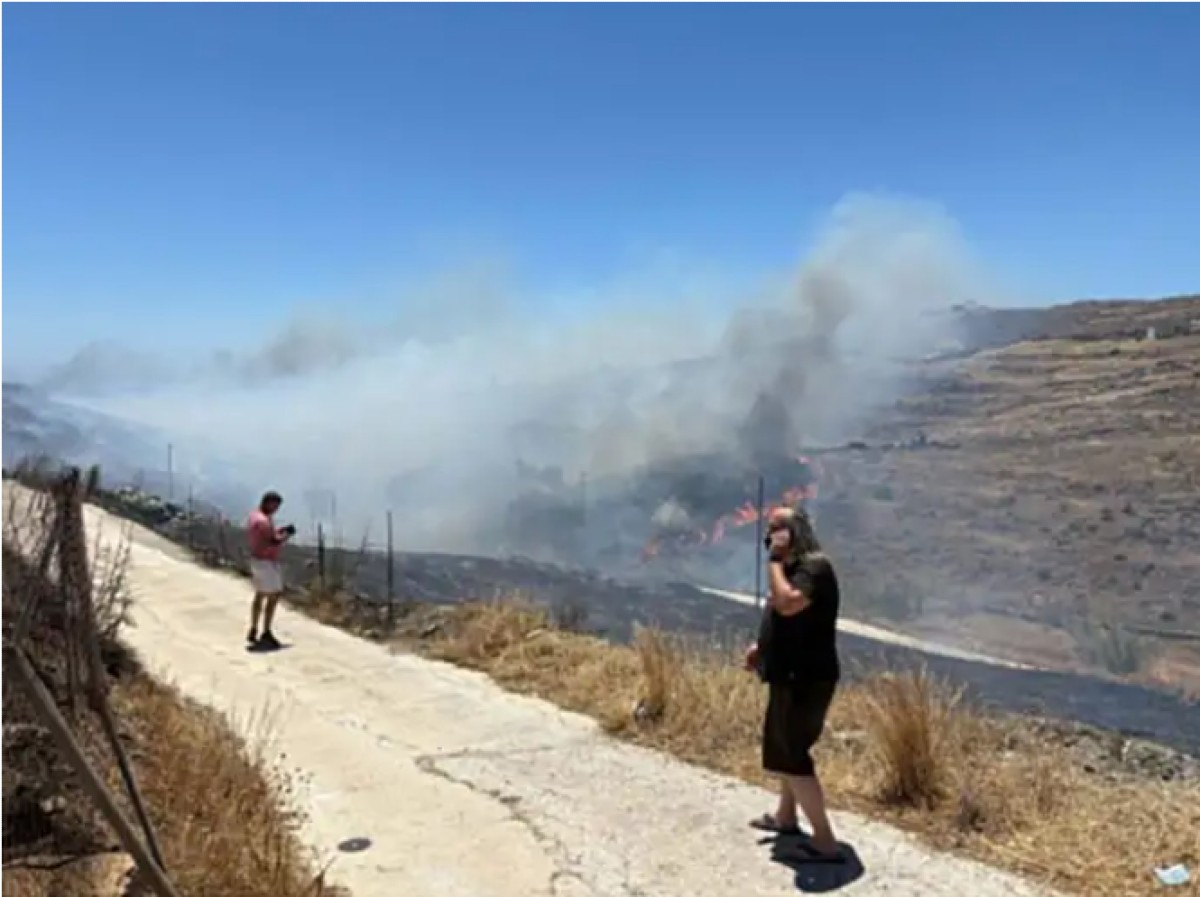 Ισχυρές ριπές ανέμου, δυσκολεύουν το έργο (cyclades24.gr)