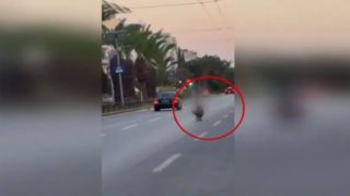 «Καμικάζι» με σκέιτμπορντ στη λεωφόρο Θησέως: Το απίστευτο βίντεο-ντοκουμέντο και η καταδίωξη που κόβει την ανάσα