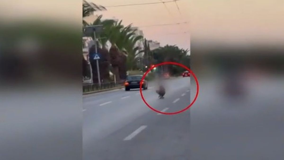 «Καμικάζι» με σκέιτμπορντ στη λεωφόρο Θησέως: Το απίστευτο βίντεο-ντοκουμέντο και η καταδίωξη που κόβει την ανάσα