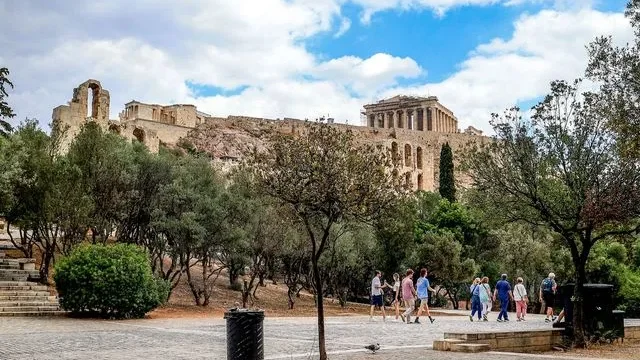 Καιρός 4/6: Άστατος με υψηλές θερμοκρασίες – Τι λένε οι Αρνιακός – Ζιακοπούλου