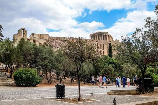 Καιρός 4/6: Άστατος με υψηλές θερμοκρασίες- Τι λένε οι Αρνιακός- Ζιακοπούλου