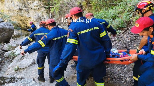Σοκ στην Λευκάδα: Βράχος έπεσε στο κεφάλι 50χρονης στους καταρράκτες του Νυδριού – Οι γιατροί δίνουν μάχη για τη ζωή της