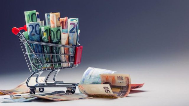 Μέτωπο κατά της ακρίβειας: Τα 5 κυβερνητικά μέτρα που μπαίνουν σε εφαρμογή για να σταματήσουν οι αδικαιολόγητες ανατιμήσεις στην αγορά