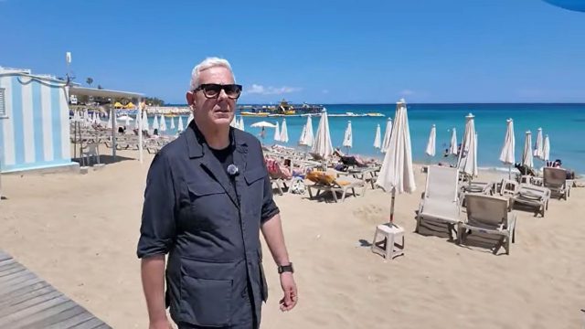 Ο Τάσος Δούσης και οι «ΕΙΚΟΝΕΣ» ταξιδεύουν στην πανέμορφη Κύπρο: Ένα οδοιπορικό γεμάτο ιστορία και γαλαζοπράσινα νερά!