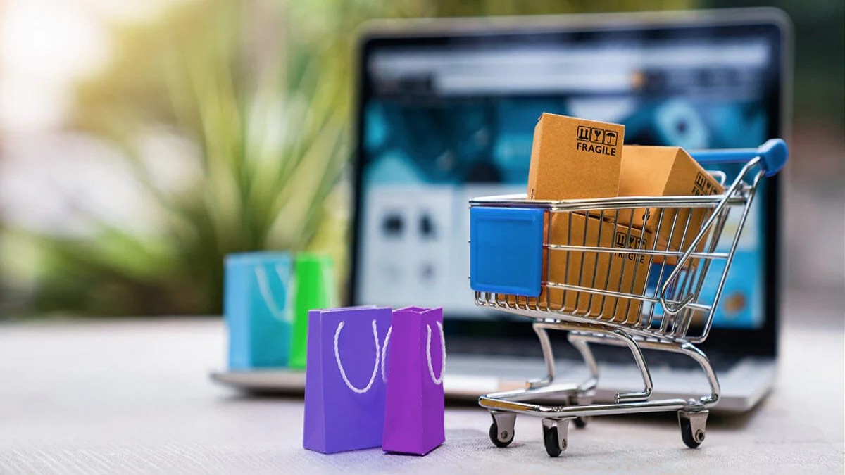 Προσοχή στις online παραγγελίες: Ακόμη και παλιές αγορές μπορεί να χρεωθούν από 1η Ιουλίου – Τι αλλάζει