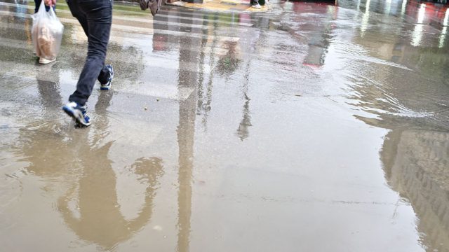 Καιρός 3/10: Μικρή πτώση της θερμοκρασίας, ισχυροί άνεμοι και βροχές – Η πρόγνωση των Σούζη, Μάλεση