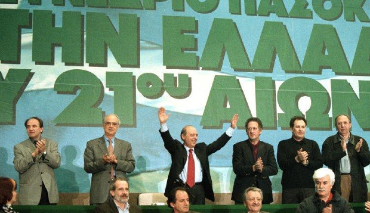 Σαν σήμερα 30 Ιουνίου 1996: Ο Κώστας Σημίτης εκλέγεται νέος πρόεδρος του ΠΑΣΟΚ από το 4ο συνέδριο του κινήματος με 2.732 ψήφους