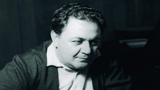 32 χρόνια χωρίς τον Μάνο Χατζιδάκι: Ο μεγάλος «αιρετικός» του ελληνικού πολιτισμού που άλλαξε για πάντα τη μουσική μας ιστορία