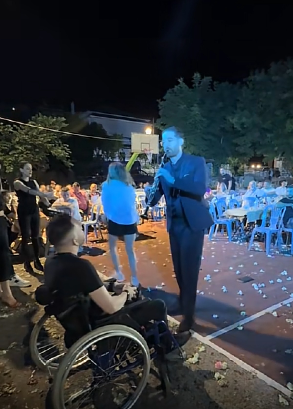 Και τα σίδερα κάποιες φορές λυγίζουν: Η συγκινητική αφιέρωση του Άρη Μουγκοπέτρου στον φίλο του σε αναπηρικό αμαξίδιο