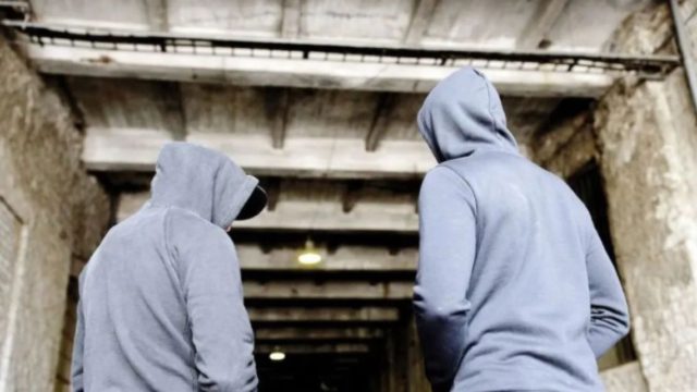 Οπαδικός φανατισμός χωρίς όρια: 19χρονος επιτέθηκε σε ανήλικο για μπλούζα ποδοσφαιρικής ομάδας