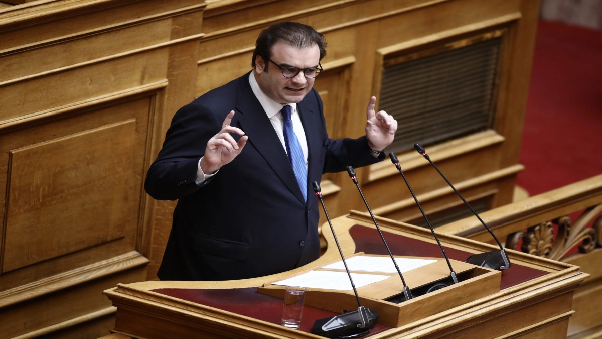 Πιερρακάκης τώρα στην Βουλή: «Ανάσα» για 100.000 δανειολήπτες – Παραγραφή άδικων τόκων και μειώσεις δόσεων έως 300 ευρώ