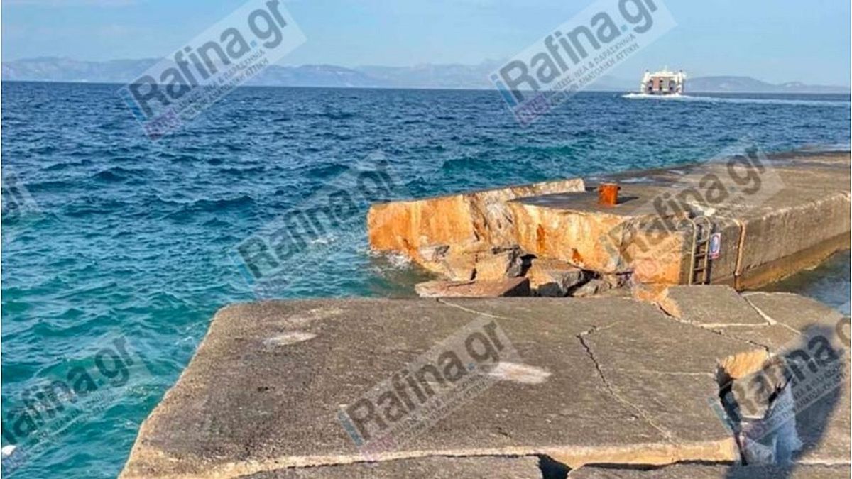 Σοκ στη Ραφήνα: Πλοίο καρφώθηκε στον βόρειο λιμενοβραχίονα – Σφοδρή πρόσκρουση έκοψε τα τσιμέντα στα δύο!